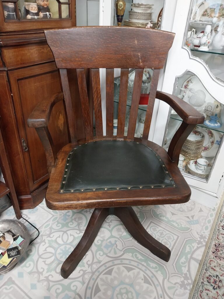 Antique American Edwardian Oak Revolving Office Chair Circa 1910, by Heywood Bros and Wakefield Company. Measures 23" wide seat 18.5" deep 36" high. Very Good Condition