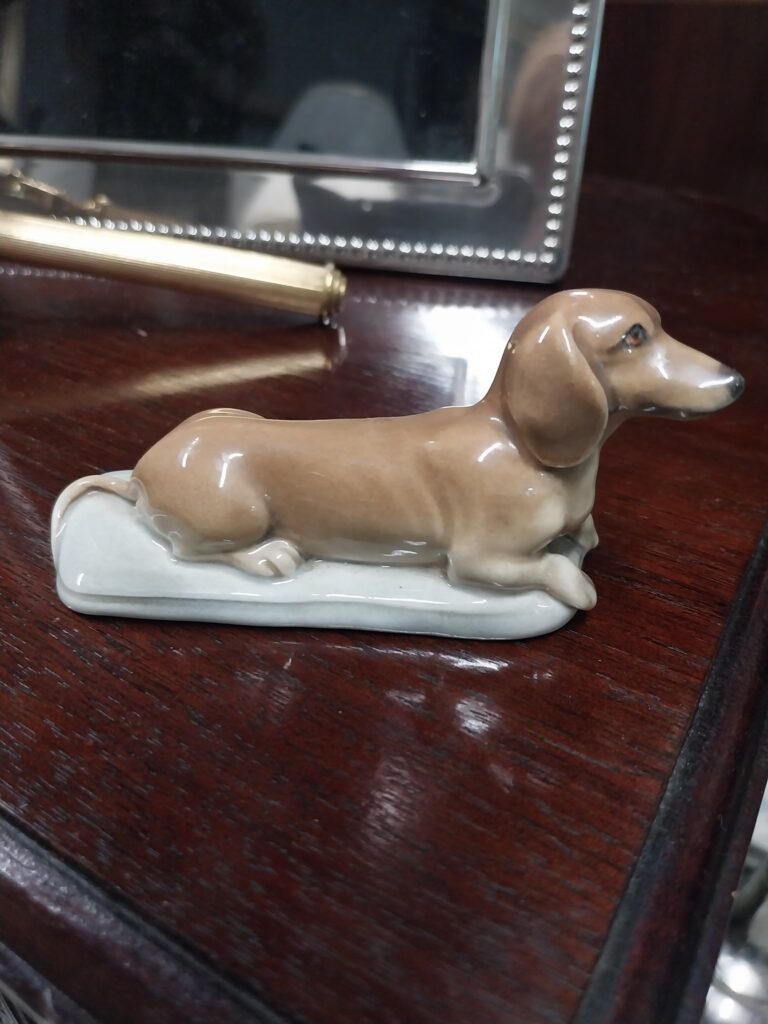 Vintage Dachshund by Branksome Pottery. 3.5" long by 2" Excellent Condition. €18