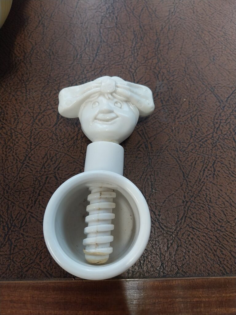 1970s Girls Head white hard plastic nut cracker.
5.5" by 3.5" Very good condition, no damage €17