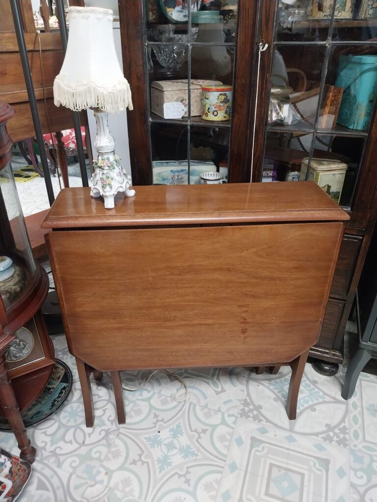 Edwardian Mahogany Sutherland Table c. 1910
Measures 42" wide when fully extended, 28" high and 8.5" wide when folded.