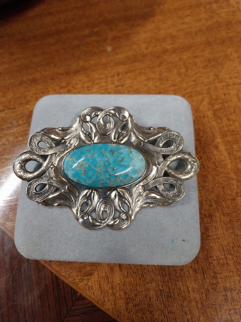 Art Noveau Gold Tone and Turquoise Brooch.
Lovely piece measures 3" by 2" Beautiful
condition €45