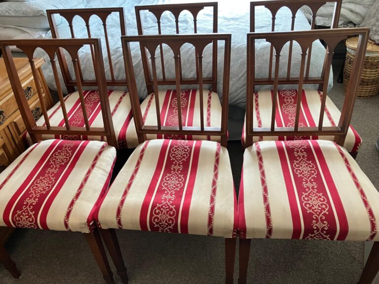 Set of 6 Edwardian Inlaid Mahogany Dining Chairs. 36" from floor to top rail, 19" wide
16" deep. Very good clean condition.