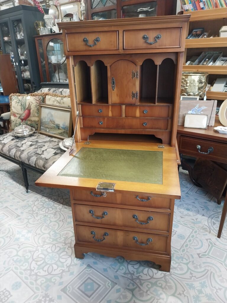 Vintage Yew Wood Georgian Style Secretary Desk. Neat Size with fitted Interior. In Very Good Condition. Measures 53" high
23" wide by 15" deep. Drop Down Work Space
17.5" by 22"