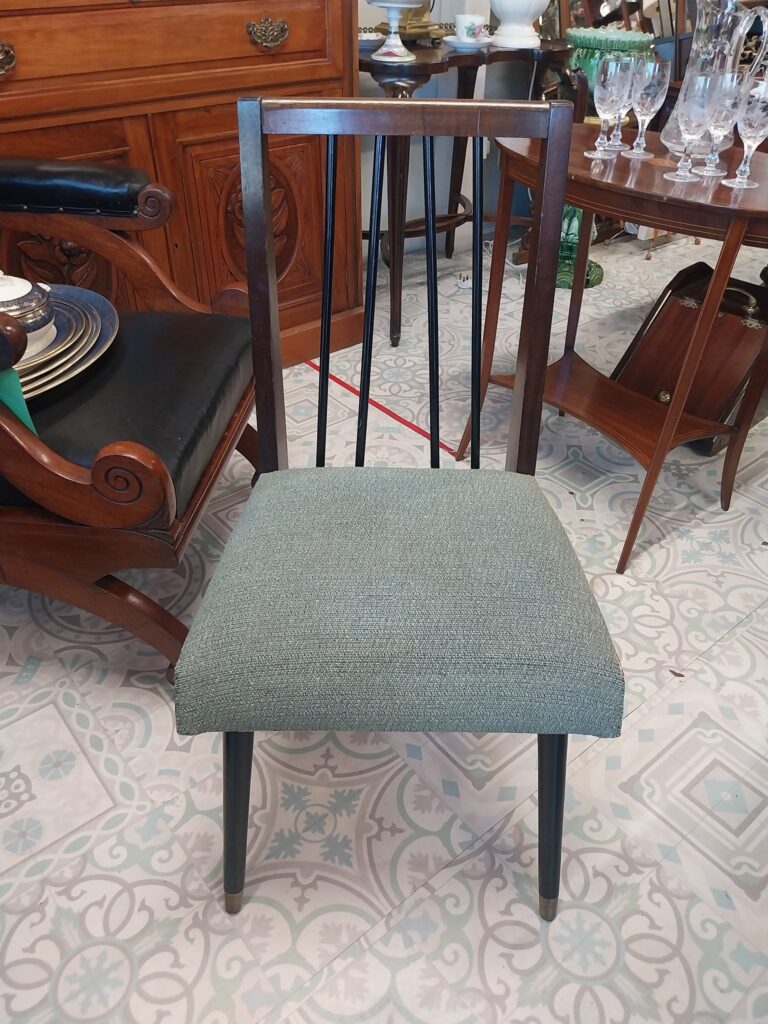 Mid-century Scandinavian Side/dining room chair. Lovely condition. 35" high 15" deep by 17" wide €58