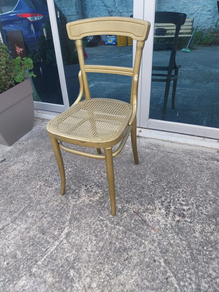 Gilt Painted Bentwood Chair Circa 1940s.
Czechoslovakia. Measures 19" wide
16" deep by 33" high. Very good condition.
€60