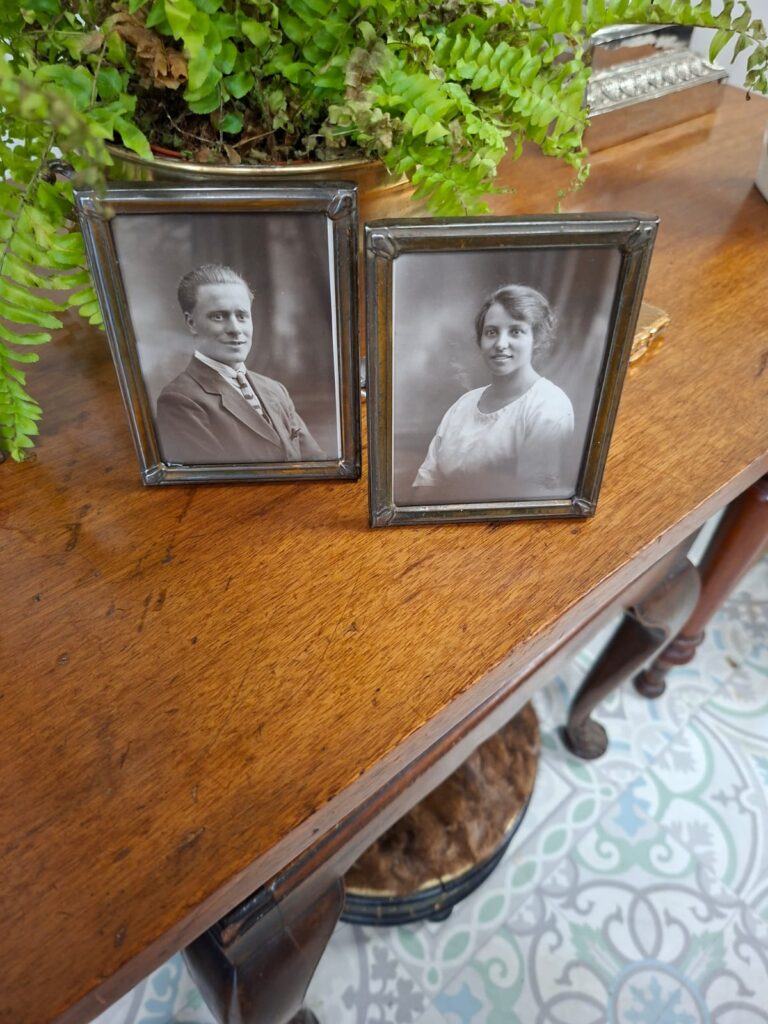 Pair of 1930's photo frames. Measures 3.5" by 4.5" Good condition, need polishing. €23 pair