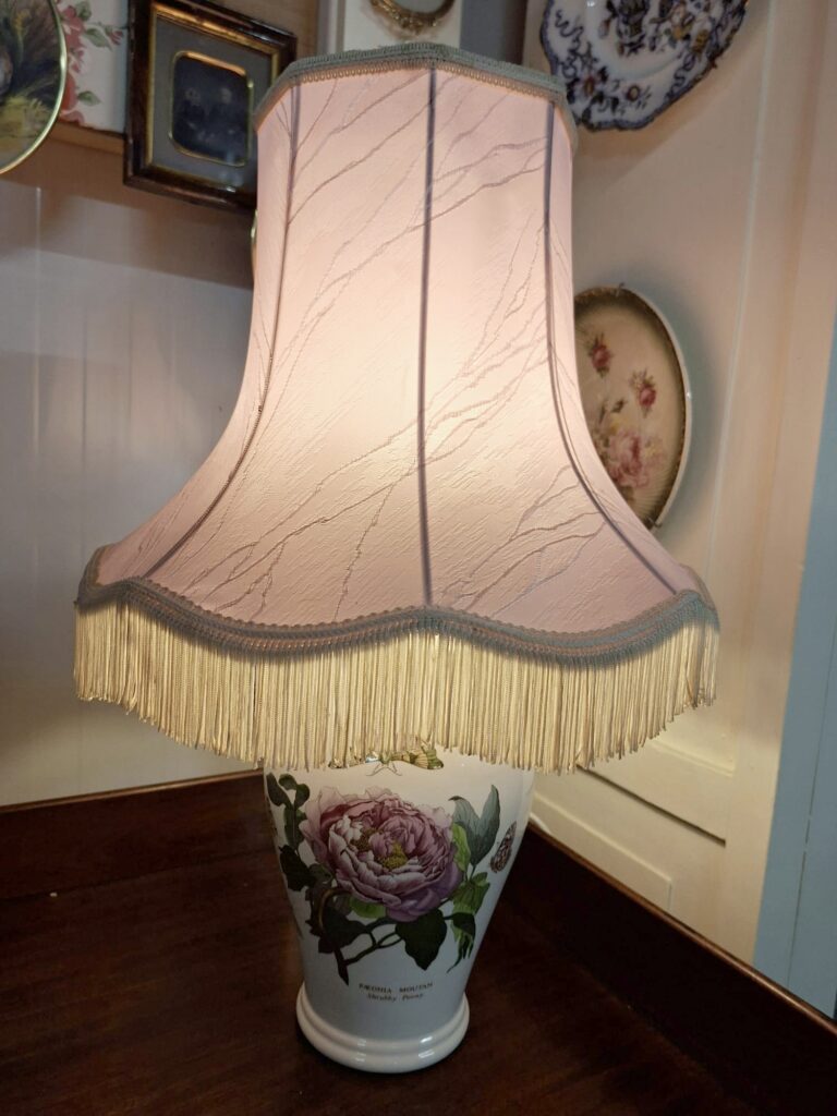 Vintage Portmeirion Peony Rose Shrub Table Light. 22" high including shade on 5.5" base. Excellent condition. €69