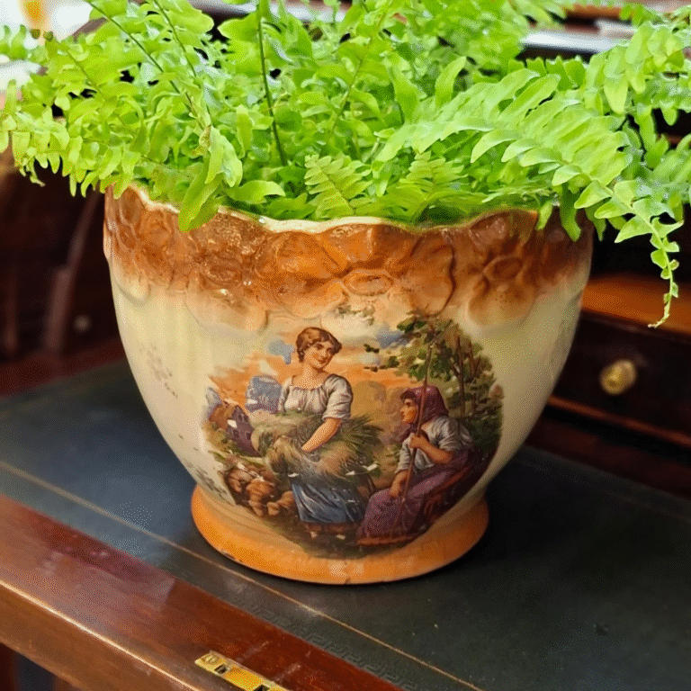 Antique English Jardiner. Double pattern circa 1915. Nice condition no damage. Measures 8" wide by 7" high €35