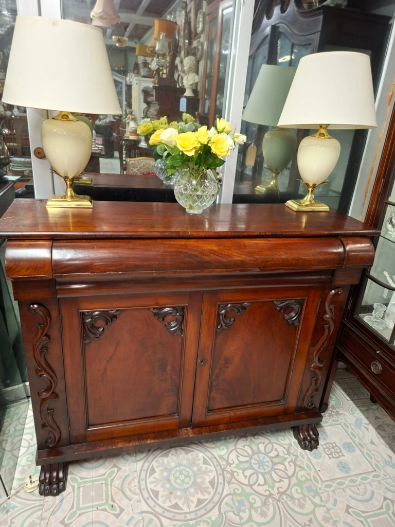 Georgian Mahogany Sideboard circa 1820.
Lovely condition.
Measures 49" wide by 17" deep 35" high €375