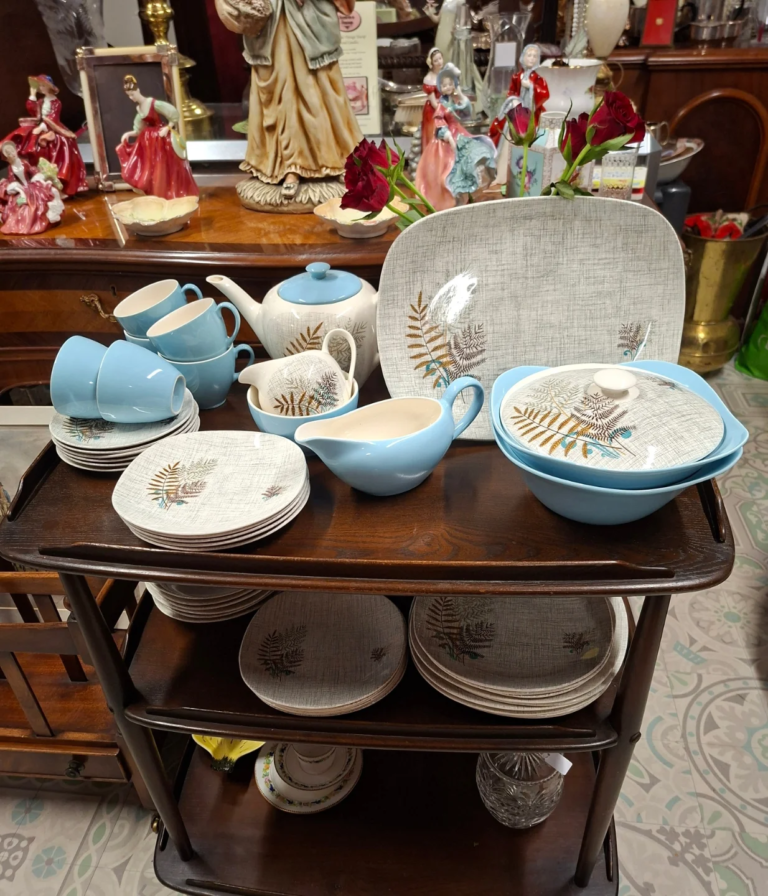 Post War Dinner Service, J and G Meakin
England. Rock Fern Pattern. 46 pieces. Excellent condition.