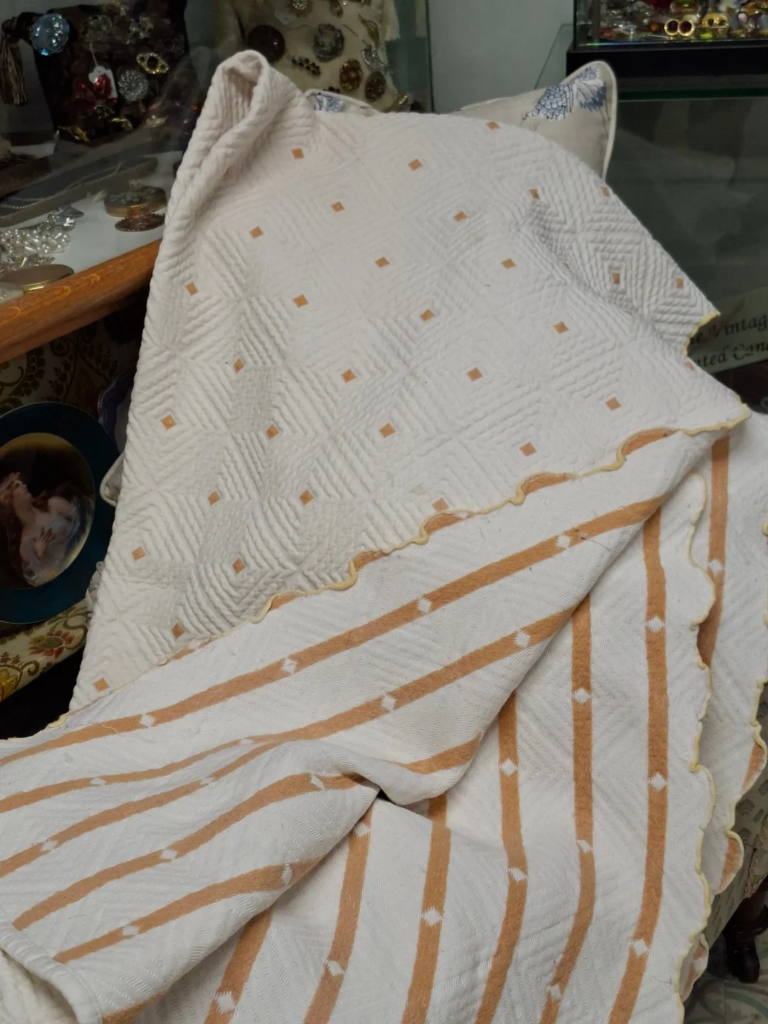 Vintage Continental Reversible Throw.
Measures 96" by 52. Lovely clean condition.