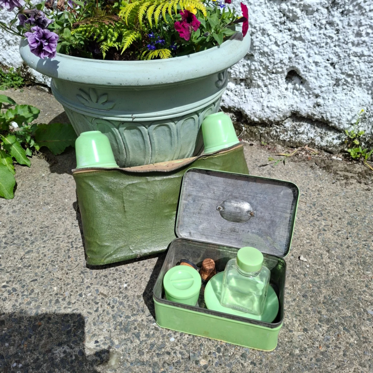 Vintage 1950s Siram Picnic Set. In very good condition €38